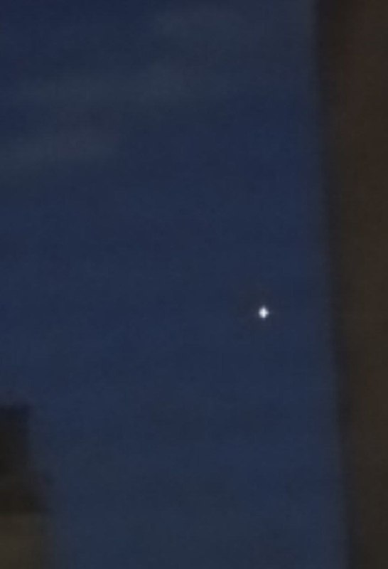 از مناطق مختلف تهران صدای جنگنده شنیده میشه. صداهای دیگری هم شنیده میشه که فعالیات پدافند به نظر می‌رسند..آپدیت