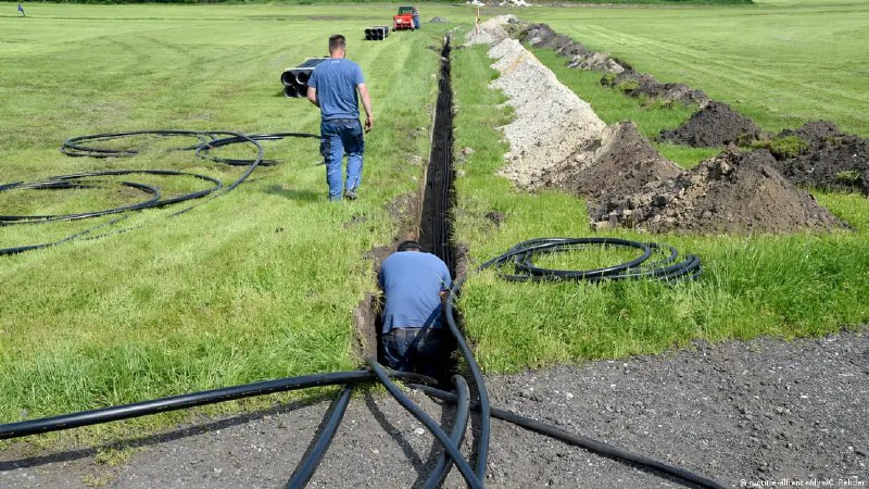 اوه اوه اوه! ببینید شبکه خبر، داداش بزرگه‌ی رائفی‌پور رو زنده‌گیری کرده! 😂😂😂Filmbaaz_2022نه به مشروب اجباری 