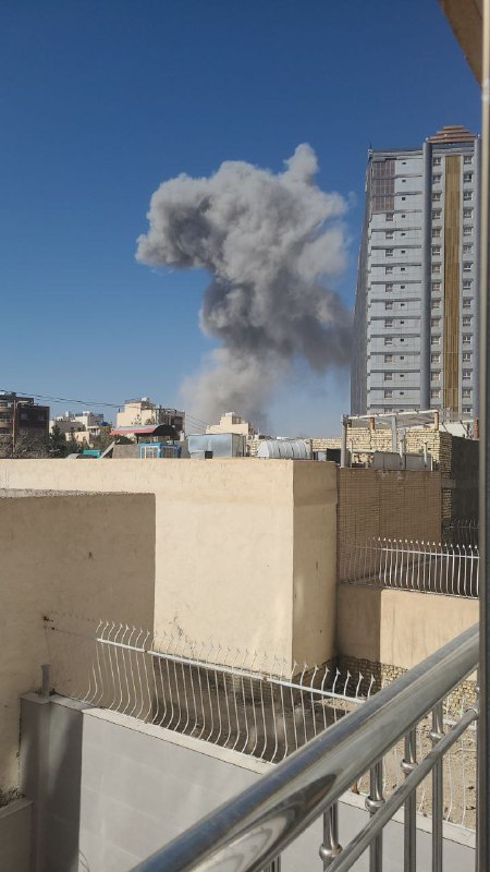 '#اصفهان، صنایع دفاع (اپتیک)‌ رو هدف گرفتند.'تصاویر و پیام‌های دریافتی از شهروندان، سه‌شنبه ۱۲ اسفند📍 32.7023,51.6764Vahid📡 @VahidOnline'#اصفهان، صنایع دفاع (اپتیک)‌ رو هدف گرفتند.'تصاویر و پیام‌های دریافتی از شهروندان، سه‌شنبه ۱۲ اسفند📍 32.7023,51.6764Vahid📡 @VahidOnline