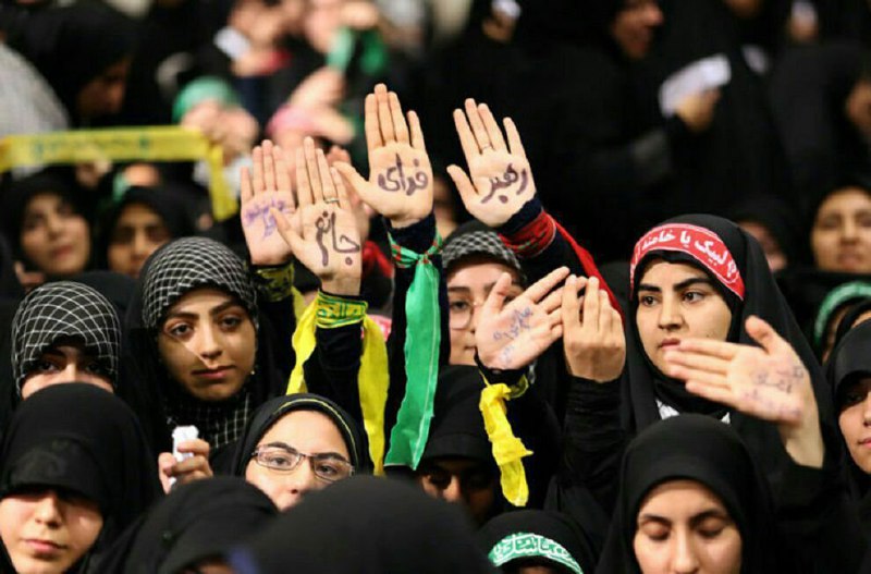 این‌ها رو اشتباه نشوندند، شعارشون پس و پیش شده 😂 pessarbad