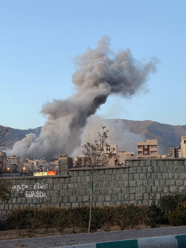 تصاویر دریافتی از 'انفجار عصر سه‌شنبه ۱۲ اسفند در شمال شرق #تهران' 📱 از دید