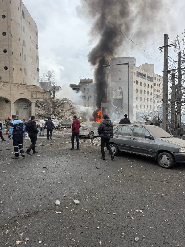 تصاویر دریافتی از حمله ظهر امروز به ساختمانی در خیابان زرافشان #تهرانفرستنده نوشته