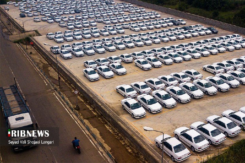 دپوی خودرو‌های #ایران‌خودرو #بابلعکس‌های سیدولی شجاعی لنگری#ایران_خودرو منتظر است تا پس از افزایش قیمت‌ها، این خودرو‌ها را با قیمت بالاتر ترخیص کند. EbrahimHeidariتو این سازوکار نظارتی، شاید صدها دستگاه خودروی دپو شده رویت نشه، اما کافیه تو یکی از این‌ ماشین‌ها بشینی و روسریت بیفته.. به شدت رویت میشیHaniyehMovahedآپدیت