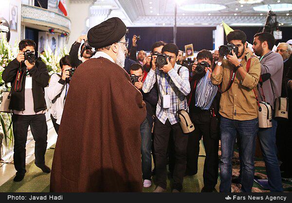 امسال سانس اصلی نمایش #۹دی معرفی بیشتر ابراهیم رئیسی بود، چقدر هم شبیه معظم له است از این نماrezahn56