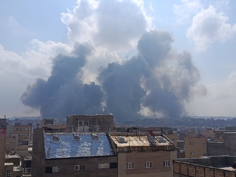 #تبریزتصاویر دریافتی از انفجارهای مختلف در پنجشنبه ۱۴ اسفنددر پیام‌ها میگن حملات سنگینی به 'لشکر ۳۱ عاشورا سپاه' شده.Vahid📡 @VahidOnline#تبریزتصاویر دریافتی از انفجارهای مختلف در پنجشنبه ۱۴ اسفنددر پیام‌ها میگن حملات سنگینی به 'لشکر ۳۱ عاشورا سپاه' شده.Vahid📡 @VahidOnline