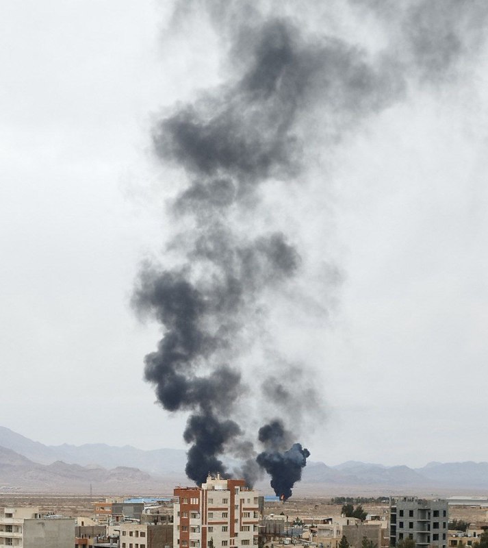 تصاویر دریافتی با شرح 'حمله قبل از ظهر به فرودگاه #کرمان'در پیام‌ها و منابع مختلفی نوشتند که گویا مخزن سوخت هدف گرفته شده.سه‌شنبه ۱۹ اسفندVahid📡 @VahidOnlineتصاویر دریافتی با شرح 'حمله قبل از ظهر به فرودگاه #کرمان'در پیام‌ها و منابع مختلفی نوشتند که گویا مخزن سوخت هدف گرفته شده.سه‌شنبه ۱۹ اسفندVahid📡 @VahidOnline