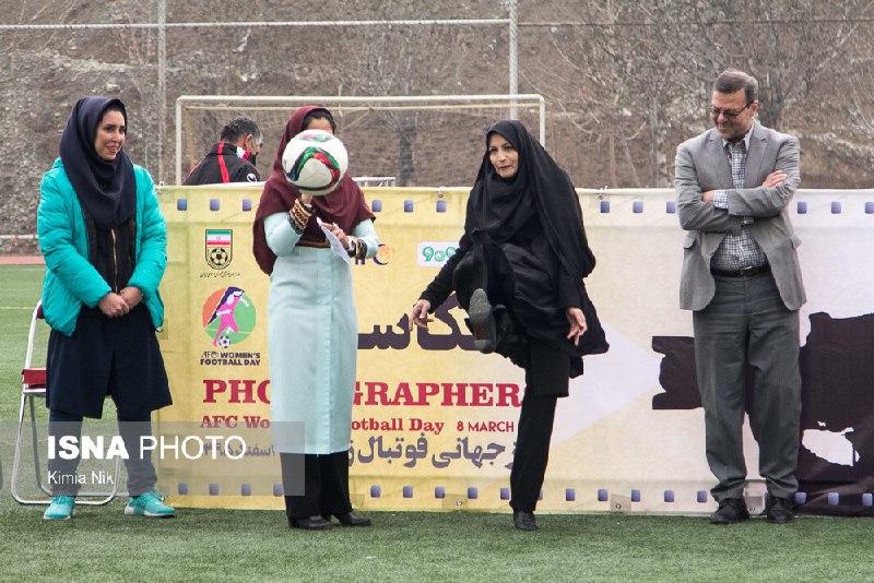 شوت #لیلاصوفی‌زاده معاون #زنان فدراسیون #فوتبال درمراسم #روزجهانی #فوتبال_زنانازحالت چهره اون آقا برداشت بدی شده. شایدهم بد برداشت شده