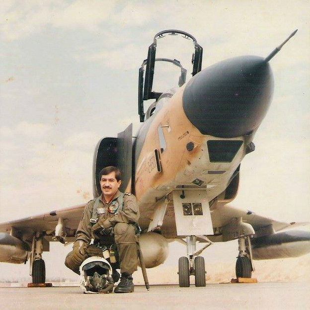 Aryastark49 t.co/GKvqAL23JPسرگرد #خلبان #بهرام_ایکانی پس از سرگرد #فریدون_ذوالفقاری رکورددار پروازهای شناسایی درطول #جنگ_ایران_عراق بود. او پس از جنگ به اتهام همکاری با #سیا #اعدام شد.📡 @VahidOnline