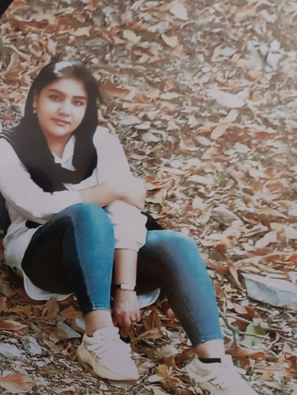 «هر یک نفر کشته شه، هزار نفر پشتشه!»«مرگ بر دیکتاتور!»سنندج بر مزار #سارینا_ساعدیPanahiRafiqژیار گل