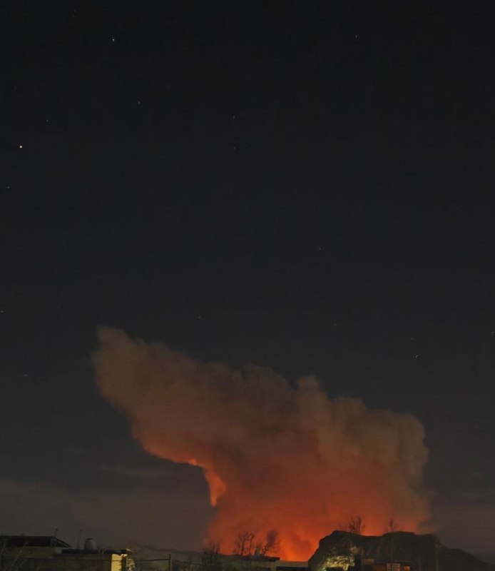 شهروندان از #اصفهان خبر از انفجارهای سنگین در ساعت ۲ بامداد می‌دهند.تصاویر دریافتی، سه‌شنبه ۱۱ فروردینVahid📡 @VahidOnlineشهروندان از #اصفهان خبر از انفجارهای سنگین در ساعت ۲ بامداد می‌دهند.تصاویر دریافتی، سه‌شنبه ۱۱ فروردینVahid📡 @VahidOnline