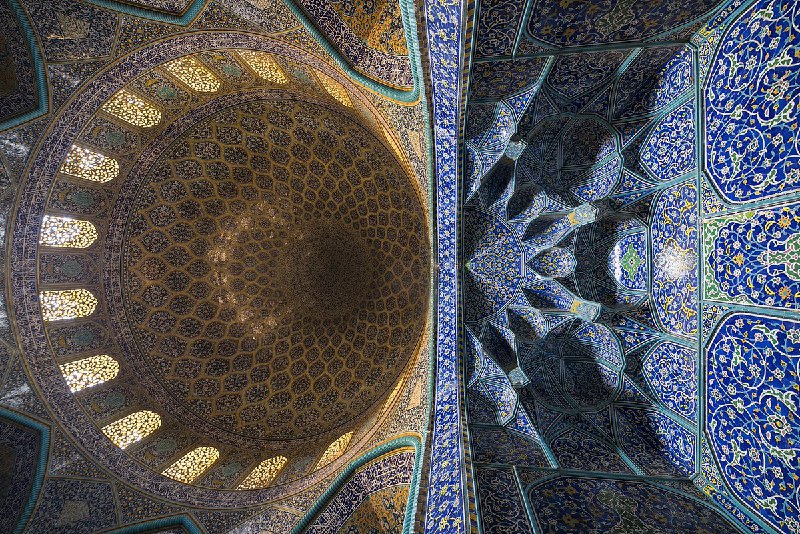 مسابقه جهانی عکاسی #ویکی‌پدیا که با اسم «ویکی‌پدیا دوست‌دار یادمان‌ها» برگزار می‌شد امروز نتایج جهانیش رو اعلام کرد و عکس بالا از ایران عکس اول در کل جهان شد. پست بنیاد ویکی‌مدیا در معرفی برنده‌ها  Mardetanhaعکس برنده رو علیرضا اخلاقی از #مسجد_شیخ_لطف‌الله گرفته.بقیه عکس‌های ایران📡 @VahidOnline