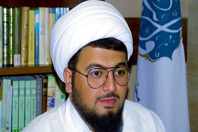 هفته پیش آخوندی به اسم «#محمد_ادریسی» در نشریه‌ای به اسم «سراج» فشاری آورده به ذهنش و قوانینی پیشنهاد کرده برای #ازدواج. امروز خبر با کلمه «طرح» توییت شد _HomoNarrans_ و در دست‌به‌دست‌شدن‌ها خبر تبدیل شد به طرح مجلس برای #ازدواج_اجباری. ولی فعلا هنوز «پیشنهاد یک آخوند»ه که نماینده مجلس هم نیست.---اگر کسی بعد از سن ۲۸ سالگی از ازدواج امتناع کرد از او ربع درآمد گرفته می شود و به آنها که می خواهند ازدواج کنند و گرفتار فقر هستند داده می شود. جمهوری کــُمدی اسلامیarash_sobhaniبعید نیست توی این دیوونه خونه به تصویب برسه.یعنی از امسال مجرم حساب میشم اگر شوور نکنم 