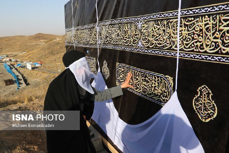 در شهرهای مختلفی برگزار شده و همه‌جا هم یک #کعبه مصنوعی درست کردنداصلا یک چیزی راه افتاده به اسم «ستاد بازسازی واقعه عظیم و تاریخی غدیر خم»  alyaum.ir📡 @VahidOnline#غدیرخم