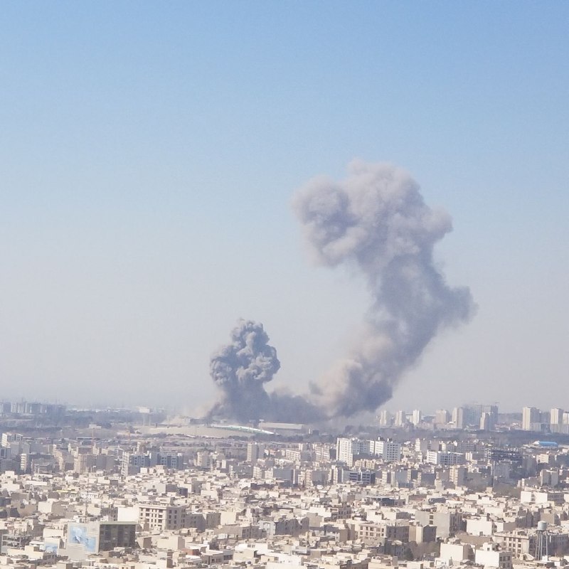 'دود انفجار حملات ساعت ۱۰