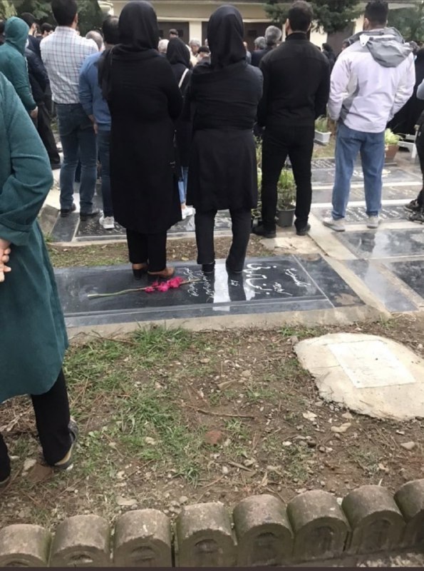 با فشارهای امنیتی به خانواده عرفان و تنها با حضور اقوام درجه یک درحال دفن پیکر بی جان عرفان زمانی هستند ،برفجان سیاهکل، هم اکنون! ToukAlii, maryamrhh#عرفان_زمانی📡 @VahidOnlineبا فشارهای امنیتی به خانواده عرفان و تنها با حضور اقوام درجه یک درحال دفن پیکر بی جان عرفان زمانی هستند ،برفجان سیاهکل، هم اکنون! ToukAlii, maryamrhh#عرفان_زمانی📡 @VahidOnline