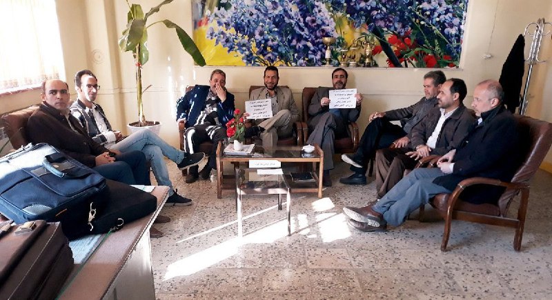 امروز سه شنبه ۱۴ اسفند ۱۳۹۷، جمعی از #معلمان برای سومین روز در مدارس استانهای البرز، کردستان، تهران، همدان، کرمانشاه، یزد، آذربایجان غربی، آذربایجان شرقی، قزوین و اصفهان دست به #تحصن زدند.#تحصن_سراسری_معلمان hra_news - AhmadMedadiصدیقه پاک‌ضمیر در این یادداشت از حقوق دریافتی معلمان حق‌التدریسی، که به طور تقریبی یک سوم معلمان رسمی و پیمانی است، و شرایط کاری سخت‌ آن‌ها میگوید. #اعتصاب_سراسری_معلمانmeidaandotcom📡 @VahidOnlineامروز سه شنبه ۱۴ اسفند ۱۳۹۷، جمعی از #معلمان برای سومین روز در مدارس استانهای البرز، کردستان، تهران، همدان، کرمانشاه، یزد، آذربایجان غربی، آذربایجان شرقی، قزوین و اصفهان دست به #تحصن زدند.#تحصن_سراسری_معلمان hra_news - AhmadMedadiصدیقه پاک‌ضمیر در این یادداشت از حقوق دریافتی معلمان حق‌التدریسی، که به طور تقریبی یک سوم معلمان رسمی و پیمانی است، و شرایط کاری سخت‌ آن‌ها میگوید. #اعتصاب_سراسری_معلمانmeidaandotcom📡 @VahidOnline