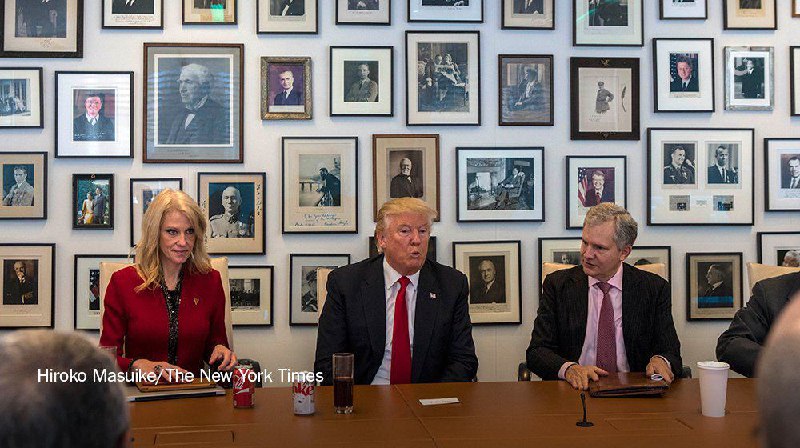 تصویری از حضور #ترامپ در تحریریه #نیویورک_تایمز. عکس #محمدرضاپهلوی هم روی دیوار است.GhorbaniSadegh