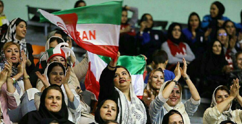 شورای مشورتی حقوق بشر فیفا، از این تشکیلات خواست تا ضرب‌الاجلی برای ایران تعیین کند که ممنوعیت ورود #زنان به ورزشگاه‌ها را لغو کند.RadioFarda - hra_news#زنان_ورزشگاه📡 @VahidOnline