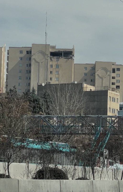 هدف قرار گرفتن خانه کسی در بلوار ارتش #تهرانتصاویر دریافتی با شرح