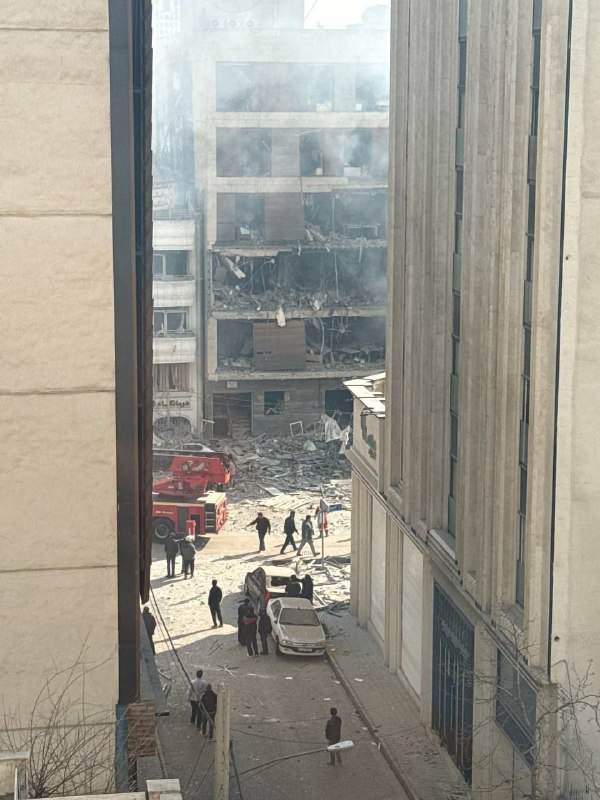 'خیابان خرمشهر #تهران شرکت سحاب‌پرداز از پیمانکاران اصلی فیلترینگ اینترنت رو زدند.'عکس دریافتی