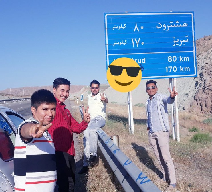 بازی فینال [امروز] (شنبه، یک تیر) بین #افغانستان و ژاپن در تبریز برگزار می‌شود. تعدادی از کاربران افغانستانی با نوشتن #میریم_تبریز از هم‌وطنان دارای پاسپورت خود می‌خواهند که به تبریز سفر کنند. مهاجران دارای کارت آمایش امکان حضور و مسافرت آزادانه در ده‌ها شهر ایران را ندارند.mbagherzadeh1ورثی، بلخابی!