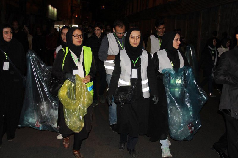 حضور #مهدیه_قافله‌باشی عضو شورای شهر #قزوین در بین داوطلبین مردمی و پاکسازی شهر باهدف ترویج فرهنگ نریختن #زباله در شهر shirafkan82
