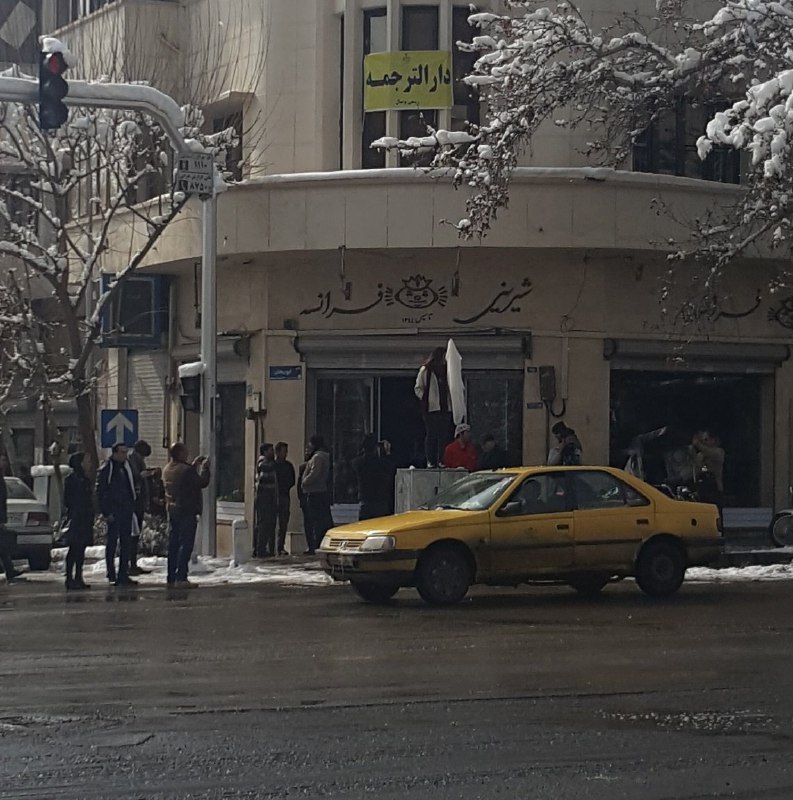 همین الان ۹ بهمن همون جای قبلی#حجاب_اجباری Roorshak