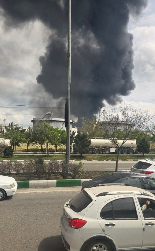 #مشهد عکس‌های دریافتی از ستون دود 'سمت فرودگاه مشهد پس از انفجارهای ساعت ۹