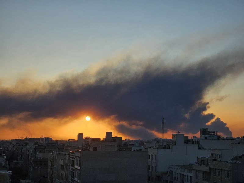 تصاویر دریافتی از انفجارهای غرب #تهرانسه‌شنبه ۱۲ اسفندVahid+ ده‌ها عکس و فیلم دیگر که نرسیدم ببینم.📡 @VahidOnlineتصاویر دریافتی از انفجارهای غرب #تهرانسه‌شنبه ۱۲ اسفندVahid+ ده‌ها عکس و فیلم دیگر که نرسیدم ببینم.📡 @VahidOnline