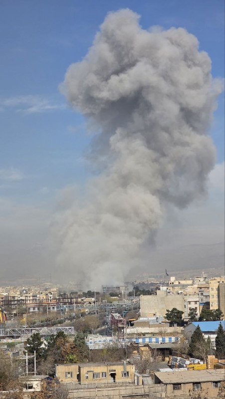 'شهرداری منطقه ۱۸ #تهران پس از حمله صبح پنجشنبه ۱۴ اسفند'📍35.6494, 51.3487Vahid📡 @VahidOnline'شهرداری منطقه ۱۸ #تهران پس از حمله صبح پنجشنبه ۱۴ اسفند'📍35.6494, 51.3487Vahid📡 @VahidOnline