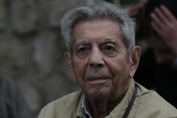 #اسکندر_فیروز، بنیانگذار و نخستین رئیس سازمان حفاظت #محیط_زیست ایران در ۹۳ سالگی درگذشت. او نوه عبدالحسین فرمانفرما از سیاستمداران برجسته قاجار بود. پدر او‌ نیز در دوره محمدرضا پهلوی وزیر و استاندار بود. bbcpersian... در آمریکا درگذشت. روحش شاد که تا آخر‌ عمر لحظه‌ای از دغدغه حفظ محیط زیست ایران رها نشد. عکسها و خبر از صفحه کارن فیروز Vaaaezاو همچنین پایه‌گذار کنوانسیون جهانی حفظ تالاب‌ها موسوم به کنوانسیون #رامسر بود. HRMirzadeh📡 @VahidOnline#اسکندر_فیروز، بنیانگذار و نخستین رئیس سازمان حفاظت #محیط_زیست ایران در ۹۳ سالگی درگذشت. او نوه عبدالحسین فرمانفرما از سیاستمداران برجسته قاجار بود. پدر او‌ نیز در دوره محمدرضا پهلوی وزیر و استاندار بود. bbcpersian... در آمریکا درگذشت. روحش شاد که تا آخر‌ عمر لحظه‌ای از دغدغه حفظ محیط زیست ایران رها نشد. عکسها و خبر از صفحه کارن فیروز Vaaaezاو همچنین پایه‌گذار کنوانسیون جهانی حفظ تالاب‌ها موسوم به کنوانسیون #رامسر بود. HRMirzadeh📡 @VahidOnline