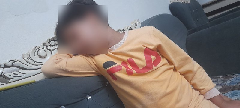 'لحظه قتل #شیرین_علیزاده به ادعای کاربران شبکه‌های اجتماعی در ۵ ثانیه آخر ویدیو، راوی که گفته می‌شود شیرین علیزاده خوانساری بوده، از لحظه قتل خود فیلم گرفته.او ٣١ شهریور در مسیر تنکابن-چالوس، در حضور فرزندش هدف گلوله بسیج قرار می‌گیرد.'FattahiFarzadاولین بار این تصاویر و روایت بالا رو از کانالی به اسم «چند قرن بردگی» برای من فرستاده بودند که نمی‌شناسم.  نسخه واضحی از عکس آخر رو هم گذاشته بودند و نوشته بودند پسرشه.🔻آپدیت