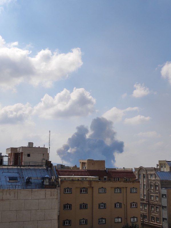 #تبریزتصاویر دریافتی از انفجارهای مختلف در پنجشنبه ۱۴ اسفنددر پیام‌ها میگن حملات سنگینی به 'لشکر ۳۱ عاشورا سپاه' شده.Vahid📡 @VahidOnline#تبریزتصاویر دریافتی از انفجارهای مختلف در پنجشنبه ۱۴ اسفنددر پیام‌ها میگن حملات سنگینی به 'لشکر ۳۱ عاشورا سپاه' شده.Vahid📡 @VahidOnline