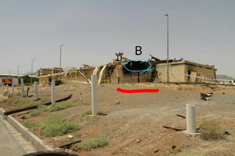 1️⃣ فتوشاپ دیگری از سپاه پاسداران در تنها عکس منتشر شده از تاسیسات غنی سازی اورانیوم #نطنزلکه سیاه و علامت آتش‌سوزی بالای تنها عکس گرفته شده از روی زمین با #فتوشاپ درست شده است. رنگ سیاه در این منطقه #000000 یا سیاه مطلق است. هر سه جزء قرمز و سبز و آبی آن صفر هستند. NarimanGharib2️⃣ چند روز پیش ایشون هم گفته بود و دلیلی براش حدس زده بود