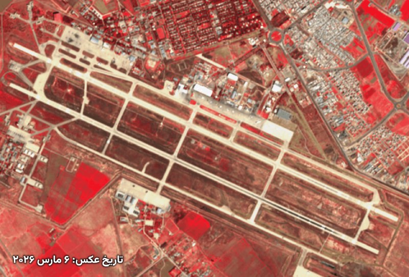 🔹 جزئیات حمله به پایگاه هفتم شکاری شیراز براساس آخرین تصاویر ماهواره سنتینل ۲📆 تاریخ نقشه جدید (بعد از حمله) مربوط به ۶ مارس ۲۰۲۶ (۱۵ اسفند ۱۴۰۴) است. 1️⃣ رمپ پروازی ناوگان هواپیماهای ترابری C-130E/H هرکولس نیروی هوایی ارتش جمهوری اسلامی هدف گرفته شده و در عکس، دست‌کم دو هواپیما مورد اصابت قرار گرفته‌اند.2️⃣ رمپ پروازی مشترک ناوگان ترابری C-130E/H نیروی هوایی و ایلیوشین IL-76 سپاه مورد اصابت قرار گرفته و به نظر می‌رسد دست‌کم دو هواگرد هدف گرفته شد‌ه‌اند.3️⃣ بر اساس ویدیوی سنتکام، دو فروند جنگنده تهاجمی سوخوی Su-22 فیتر نیروی هوافضای سپاه پاسداران در این نقطه مورد حمله قرار گرفته و نابود شده‌اند. آثار سوختگی در تصویر ماهواره‌ای کاملا مشخص است.👈 مکان‌یابی روی نقشه گوگل🌐 @Factnameh