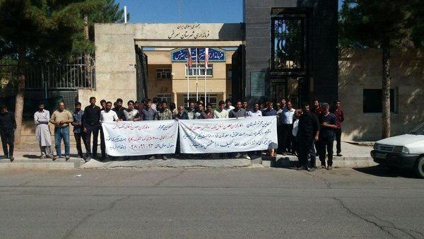 بر اثر انفجار در #معدن زغال سنگ #آق‌دربند #سرخس دو نفر از #کارگران جان خود را از دست‌دادند.isnaانفجار باعث ریزش چوبهای نگهدارنده سقف معدن روی کارگران مشغول کار و زیر آوار ماندن دو نفر از آنها و مرگشان شد.irna2️⃣ پارسال همین روزها