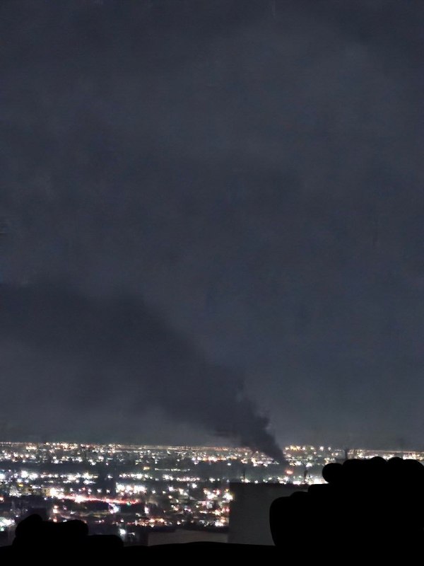 تصاویر دریافتی از ستون دود سیاه در جنوب شهر تهران دریافتی پس از شنیده شدن صدای جنگنده در ۱۹