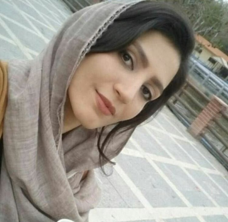 سه شنبه ۶ اسفند ماه، #ضیا_نبوی، دانشجوی کارشناسی ارشد جامعه‌شناسی دانشگاه علامه طباطبائی و عضو سابق انجمن اسلامی #دانشجویان دانشگاه نوشیروانی بابل توسط نیروهای امنیتی و در منزل شخصی خود بازداشت شد. hra_newsو #فروزان_یزدانی‌‌پور، دانشجوی کارشناسی ارشد رشته مطالعات فرهنگی و رسانه دانشکده علوم اجتماعی دانشگاه تهران، توسط نیروهای امنیتی در منزل شخصی خود بازداشت و به مکان نامعلومی منتقل شد.  hra_newsبا بازداشت ضیا نبوی پس از امیرحسین علی‌بخشی و علی حقیقت‌جوان به‌نظر می‌رسد که پروژه‌ای امنیتی علیه جریان دانشجوییِ 