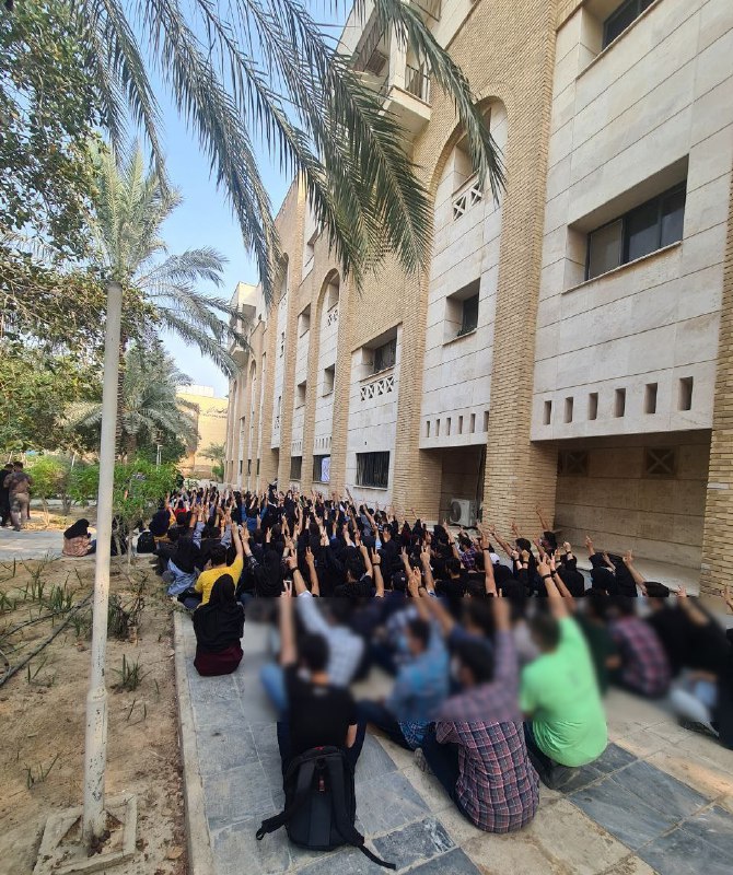 'اعتصاب دانشگاه علوم پزشکی #بوشهر در پی اخراج و تعلیق بیش از ۲۰ نفر از هم دانشگاهی‌هامون. تقریبا کل کلاس‌ها و بخش‌های بیمارستان در اعتصاب هستند. ۹ آبان'