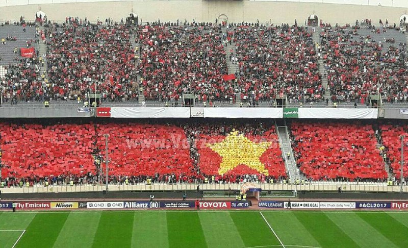 #پرسپولیس ی‌ها بعد از ده سال دارن قهرمان میشن خدا رو بنده نیستند. کمونیست شدند #پرچم #چین 🇨🇳 رو آوردن ورزشگاه Alireza_Moein