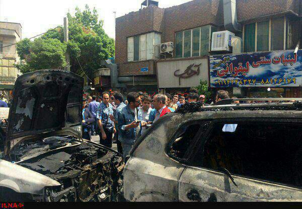 یکی از ماشین هایی که امروز(یکشنبه) در آتش سوزی زنجیره ای خودرو در خیابان شریعتی تهران سوخت، مال #امین_زندگانی (بازیگر) بود. عصر ایران PouyanKh