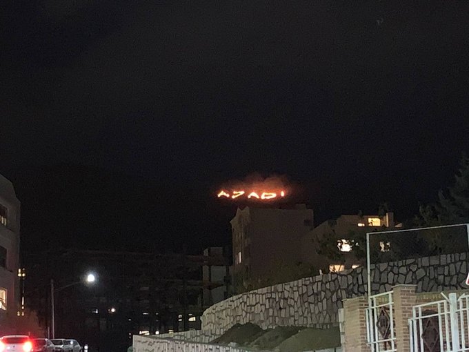 'با برافروختن آتش روی کوه نوشتند #آزادی، هاشمیه #مشهد ۲۶ آبان'Vahidtwitter📡 @VahidOnline'با برافروختن آتش روی کوه نوشتند #آزادی، هاشمیه #مشهد ۲۶ آبان'Vahidtwitter📡 @VahidOnline