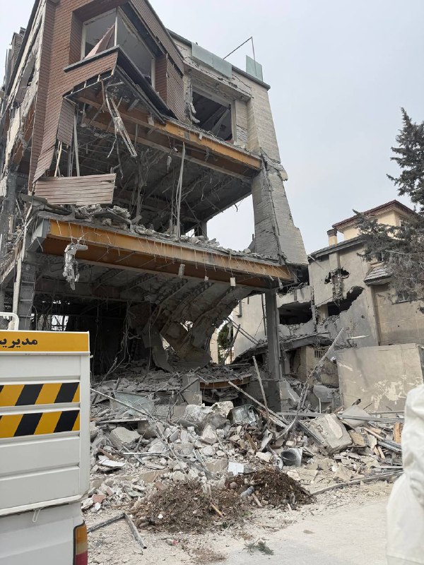 تصاویر دریافتی از 'ویلای هدف گرفته شده در خیابان ۲۰۲ مهرشهر #کرج'سه‌شنبه ۱۹ اسفندVahidتصاویر قبلی📡 @VahidOnlineتصاویر دریافتی از 'ویلای هدف گرفته شده در خیابان ۲۰۲ مهرشهر #کرج'سه‌شنبه ۱۹ اسفندVahidتصاویر قبلی📡 @VahidOnline