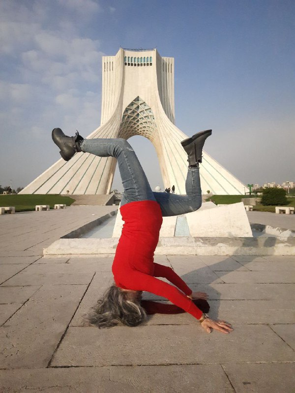 'ساعت به وقت تهران ۸ صبح است.#آزادی'Vahid📡 @VahidOnline