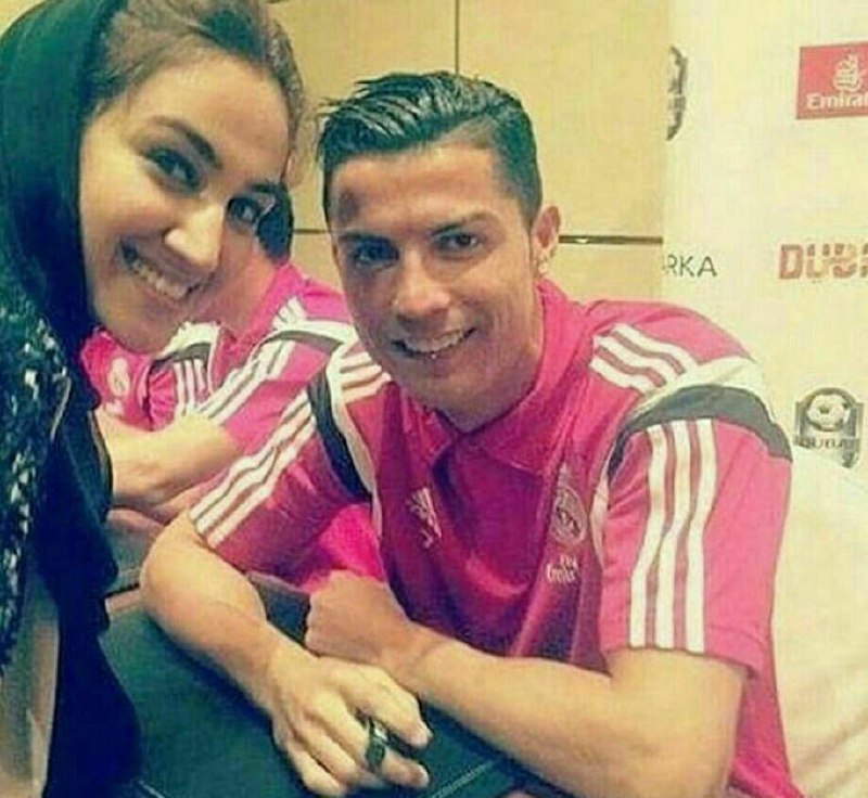 کریستیانو #رونالدو به علت عکس گرفتن با دختر محجبه ایرانی ۵ جلسه از همراهی رئال مادرید محروم شد!😃mrDALSad