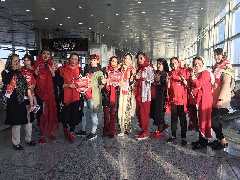 دختران طرفدار #پرسپولیس خودشان را به #عمان رسانده اند بازی برگشت از نیمه نهایی لیگ قهرمانان آسیا مقابل #الهلال عربستان#زنان_ورزشگاه shirafkan82