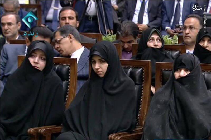 نفر وسط، دختر حسن #روحانی در مراسم #تحلیف Mahdiibakhtiari