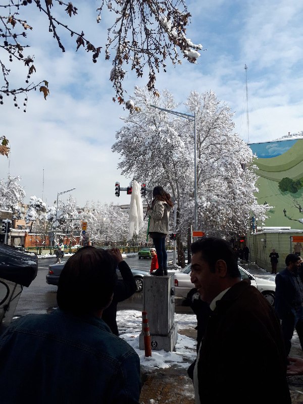 #دختر_خیابان_انقلاب تکثیر شد!✌️ outsider_oooo