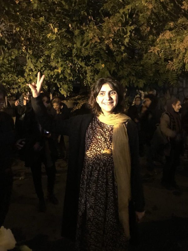 #سپیده_قلیان از بازداشت شدگان هفت تپه به قید وثیقه از زندان قرچک آزاد شد.Bidarzani#عاطفه_رنگریز از بازداشت‌شدگان روز جهانی کارگر با قید وثیقه از زندان قرچک آزاد شد. ejtehadian#امیر_امیرقلی از بازداشت‌شدگان اعتصابات و اعتراضات کارگران هفت‌تپه با قید وثیقه از زندان اوین آزاد شد. UNI_Barabari#امیرحسین_محمدی‌فرد سردبیر نشریه گام و از بازداشت‌شدگان پرونده هفت‌تپه با قید وثیقه از زندان اوین آزاد شد.PeyMan44502638مرضیه هم بالاخره اومد بیرون. #مرضیه_امیری [با قرار وثیقه]OkhtayHosseini#ساناز_الهیاری عضو هیات تحریریه نشریه گام و از بازداشت‌شدگان پرونده هفت‌تپه با قید وثیقه از زندان اوین آزاد شد.PeyMan44502638عکس مرضیه امیری، ساناز الهیاری، امیرحسین محمدی‌فرد پس از آزادی enghelabezanane📡 @VahidOnline#سپیده_قلیان از بازداشت شدگان هفت تپه به قید وثیقه از زندان قرچک آزاد شد.Bidarzani#عاطفه_رنگریز از بازداشت‌شدگان روز جهانی کارگر با قید وثیقه از زندان قرچک آزاد شد. ejtehadian#امیر_امیرقلی از بازداشت‌شدگان اعتصابات و اعتراضات کارگران هفت‌تپه با قید وثیقه از زندان اوین آزاد شد. UNI_Barabari#امیرحسین_محمدی‌فرد سردبیر نشریه گام و از بازداشت‌شدگان پرونده هفت‌تپه با قید وثیقه از زندان اوین آزاد شد.PeyMan44502638مرضیه هم بالاخره اومد بیرون. #مرضیه_امیری [با قرار وثیقه]OkhtayHosseini#ساناز_الهیاری عضو هیات تحریریه نشریه گام و از بازداشت‌شدگان پرونده هفت‌تپه با قید وثیقه از زندان اوین آزاد شد.PeyMan44502638عکس مرضیه امیری، ساناز الهیاری، امیرحسین محمدی‌فرد پس از آزادی enghelabezanane📡 @VahidOnline