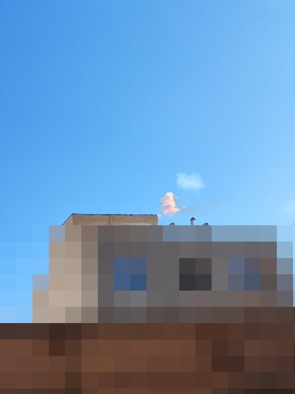 تصاویر دریافتی با شرح‌هایی درباره شلیک ناموفق یک موشک از #اصفهان که لحظاتی پس از پرتاب در هوا منفجر شده.شنبه یک فروردینVahidپیام‌های دریافتی تایید نشده که ممکنه بعضی‌هاشون کاملا نادرست باشند